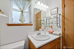 923 NW Leisure Ln, Bremerton, WA 98311 - Photo 23