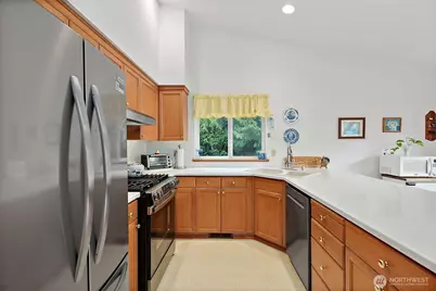 923 NW Leisure Ln, Bremerton, WA 98311 - Photo 11