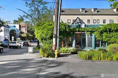 212 27th Avenue E, Seattle, WA 98112 - Photo 37