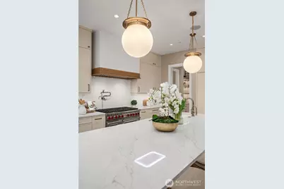 10911 SE 26th Street, Bellevue, WA 98004 - Photo 9