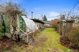 24201 Roberts Dr, Black Diamond, WA 98010 - Photo 29