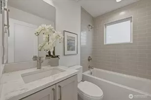 7320 11th Ave NE, Seattle, WA 98115 - Photo 3