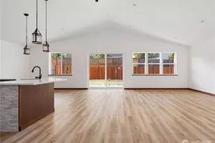 801 NW Shire St, Oak Harbor, WA 98277 - Photo 3