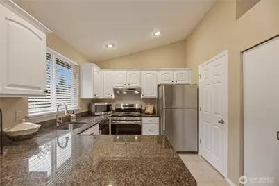 2415 SE 8th Place, Renton, WA 98055 - Photo 31