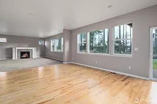 2722 SW Fairway Point Dr, Oak Harbor, WA 98277 - Photo 3