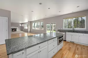 2722 SW Fairway Point Dr, Oak Harbor, WA 98277 - Photo 7