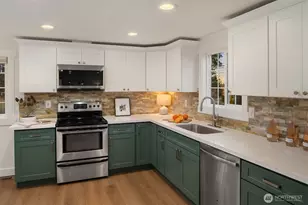 403 NE 94th St, Seattle, WA 98115 - Photo 13