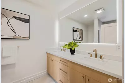 704 N 104th Street, Seattle, WA 98133 - Photo 15