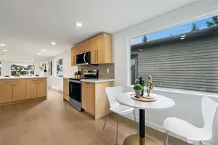 704 N 104th St, Seattle, WA 98133 - Photo 9