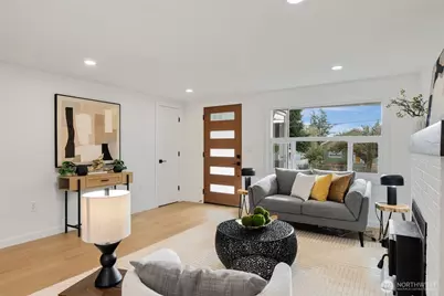 704 N 104th Street, Seattle, WA 98133 - Photo 3