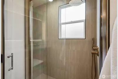 704 N 104th Street, Seattle, WA 98133 - Photo 17