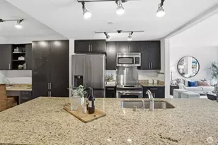 699 John St, Seattle, WA 98109 - Photo 5