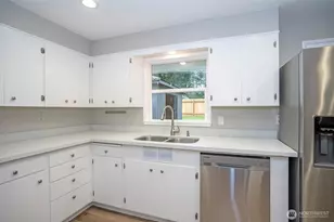 4403 Soundview Dr W, University Place, WA 98466 - Photo 9