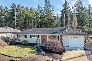 4403 Soundview Dr W, University Place, WA 98466 - Photo 1