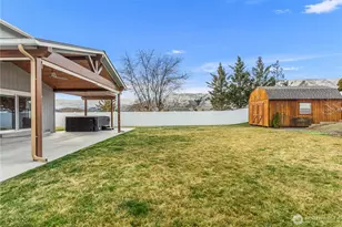 582 S James Ave, East Wenatchee, WA 98802 - Photo 23