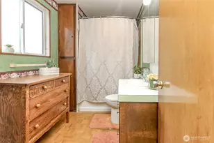 215 E 48th St, Tacoma, WA 98404 - Photo 9