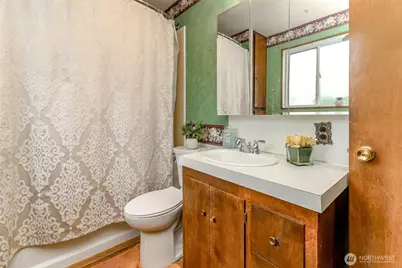 215 E 48th St, Tacoma, WA 98404 - Photo 7