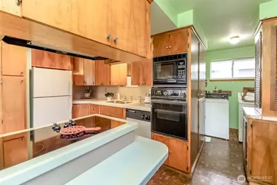 215 E 48th St, Tacoma, WA 98404 - Photo 11