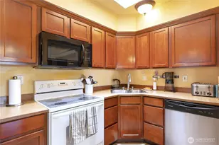 16 Valley St, Seattle, WA 98109 - Photo 27