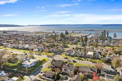 828 Hoyt Avenue, Everett, WA 98201 - Photo 3