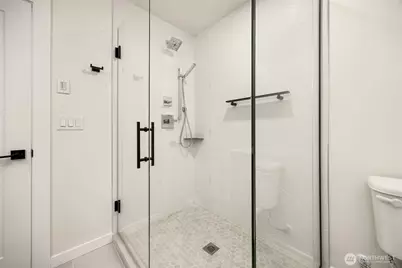 8606 Linden Avenue N, Seattle, WA 98103 - Photo 15