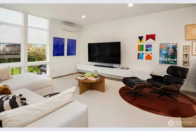 8606 Linden Avenue N, Seattle, WA 98103 - Photo 3