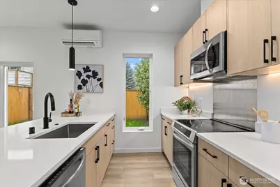 6530 18th Avenue SW #B, Seattle, WA 98106 - Photo 5