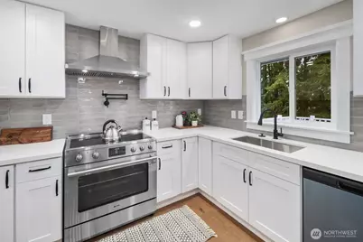 2734 Sunset Drive W, University Place, WA 98466 - Photo 13