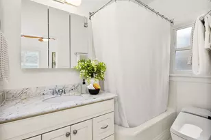 516 W Howe St, Seattle, WA 98119 - Photo 9