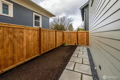 8321 25th Avenue NW #B, Seattle, WA 98117 - Photo 27