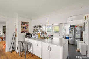 341 NE 51st St, Seattle, WA 98105 - Photo 9