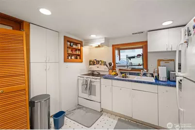 341 NE 51st Street, Seattle, WA 98105 - Photo 13