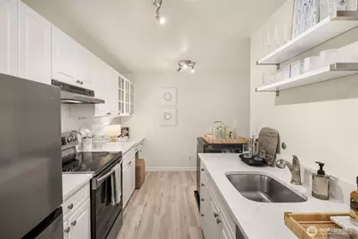 6225 Lake Washington Boulevard NE #208, Kirkland, WA 98033 - Photo 7