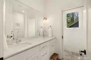 9581 NE Sigrids Ct, Bainbridge Island, WA 98110 - Photo 29