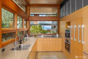 7268 Madrona Dr NE, Bainbridge Island, WA 98110 - Photo 13