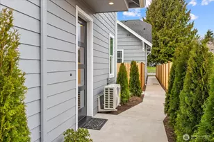 2217 Hoyt Ave, Everett, WA 98201 - Photo 3