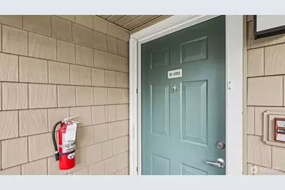 1500 S 18th St #D202, Renton, WA 98055 - Photo 3