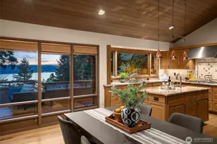8440 W Mercer Way, Mercer Island, WA 98040 - Photo 11