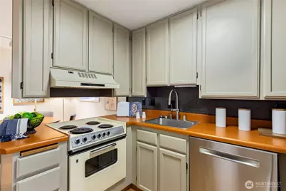 2626 E Madison Street #8, Seattle, WA 98112 - Photo 11