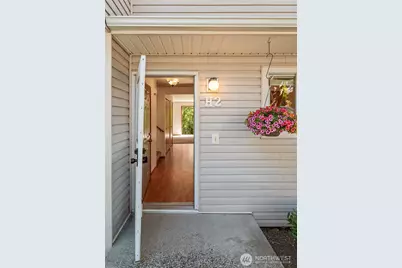 18910 Bothell Everett Hwy #H2, Bothell, WA 98012 - Photo 3