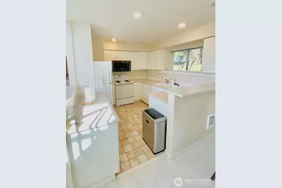 2960 142nd Place SE #2, Bellevue, WA 98007 - Photo 11