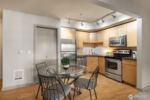 103 Bellevue Ave E, Seattle, WA 98102 - Photo 13