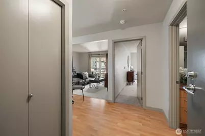 103 Bellevue Avenue E #302, Seattle, WA 98102 - Photo 7