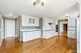 2602 Hillside Ln, Everett, WA 98203 - Photo 11