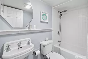 7027 Alonzo Ave NW, Seattle, WA 98117 - Photo 21