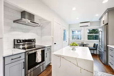 920 N 75th Street, Seattle, WA 98103 - Photo 13