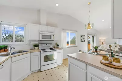 4846 B S Morgan Street, Seattle, WA 98118 - Photo 5