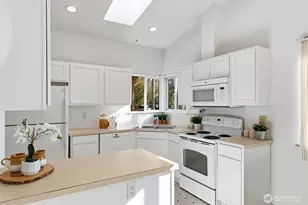 4846 B S Morgan St, Seattle, WA 98118 - Photo 9