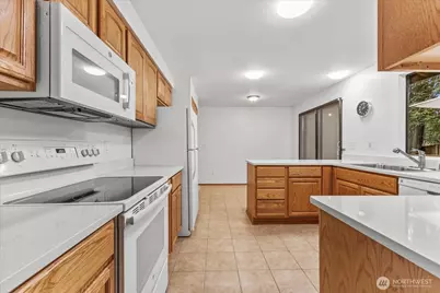 8201 181st Place SW, Edmonds, WA 98026 - Photo 15