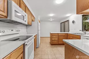 8201 181st Pl SW, Edmonds, WA 98026 - Photo 15